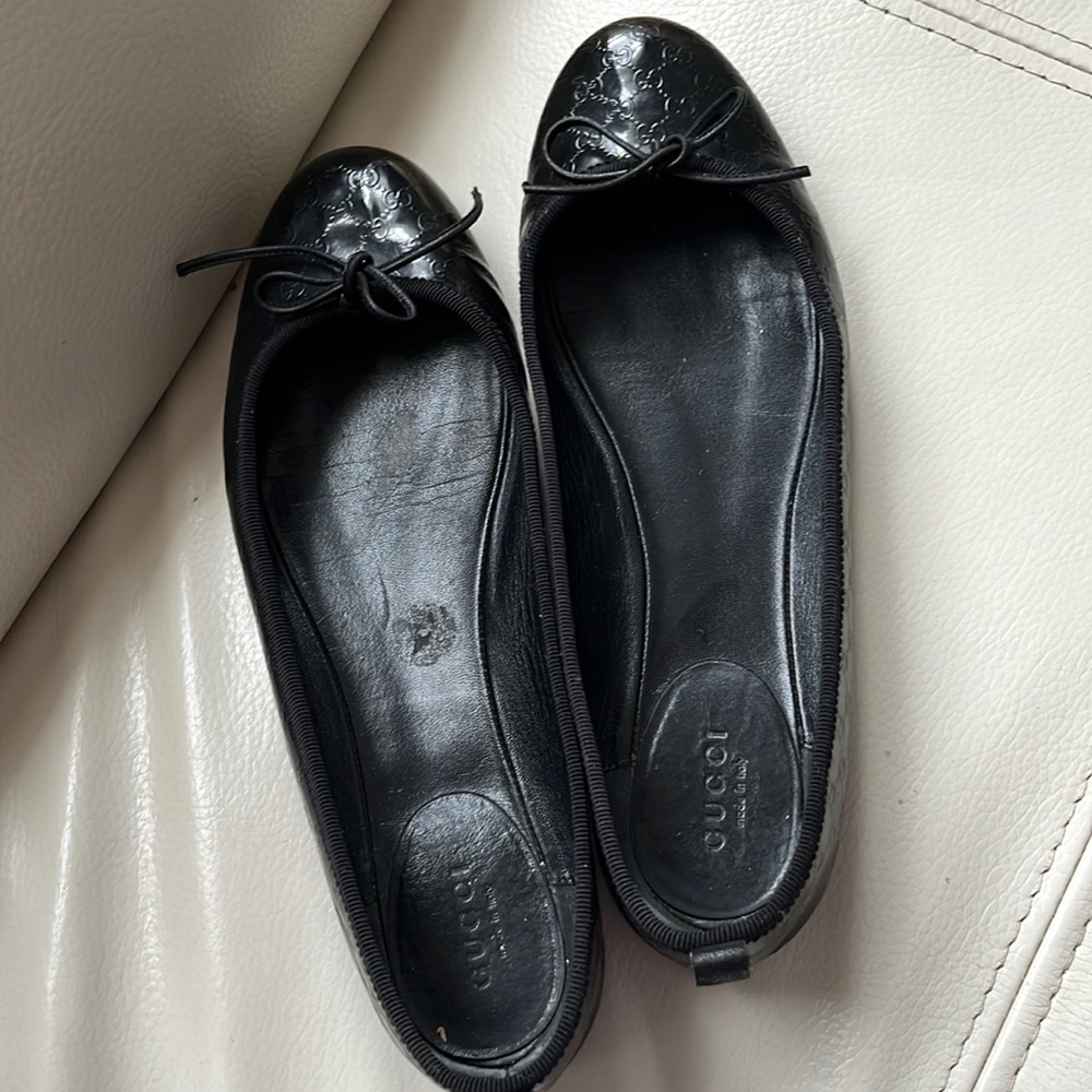 Gucci women black flat shoes